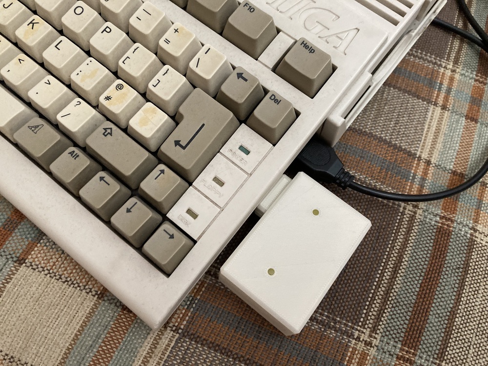 Přepínač připojený k Amiga 1200