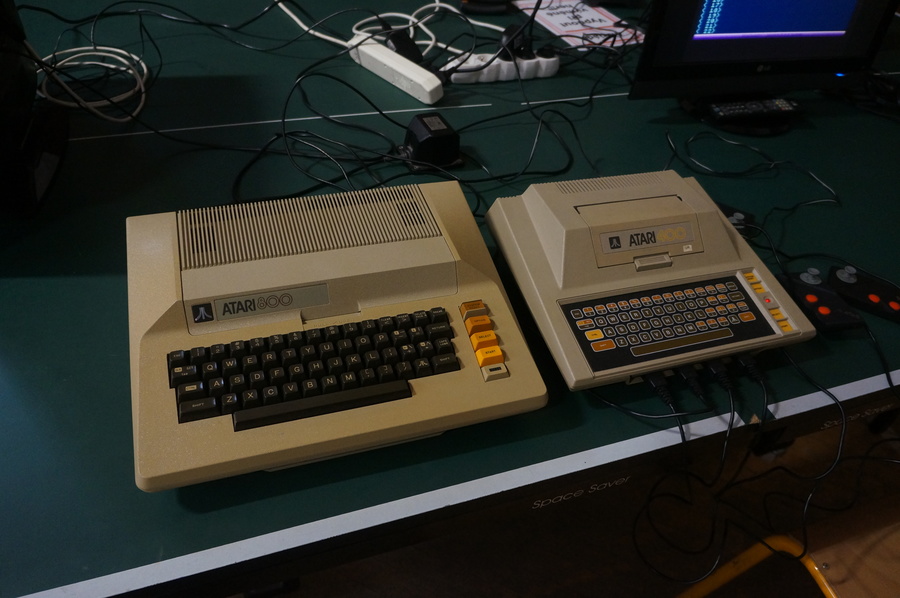 Atari 800, Atari 400